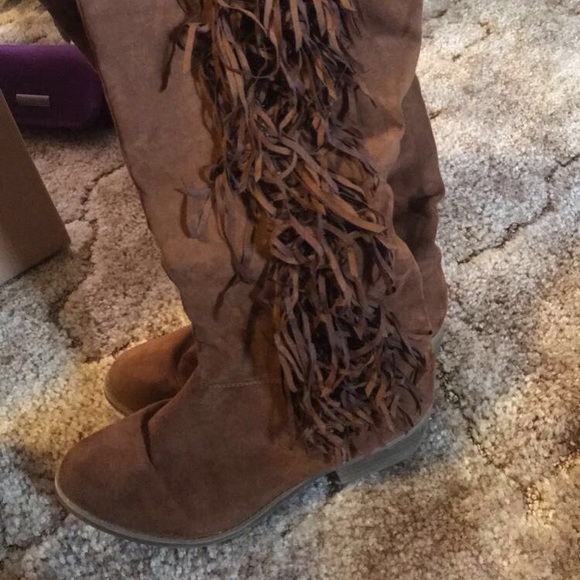 Boots - Picture 2 of 8